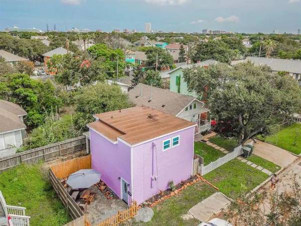 3218 Avenue Q 1/2, Galveston, TX 77550