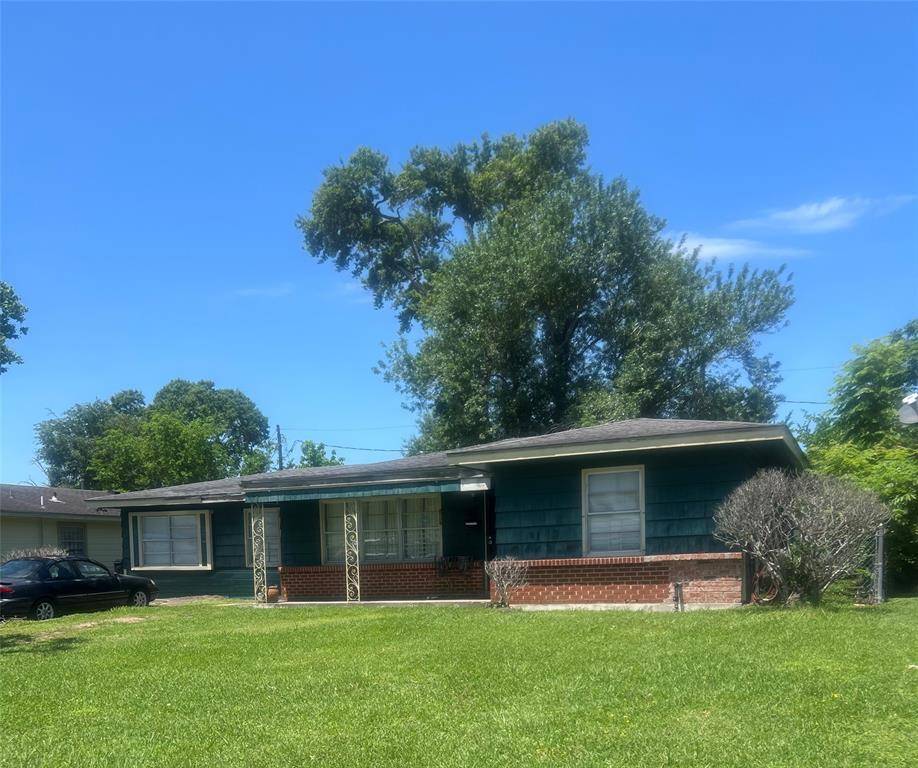 5707 Lyndhurst DR, Houston, TX 77033