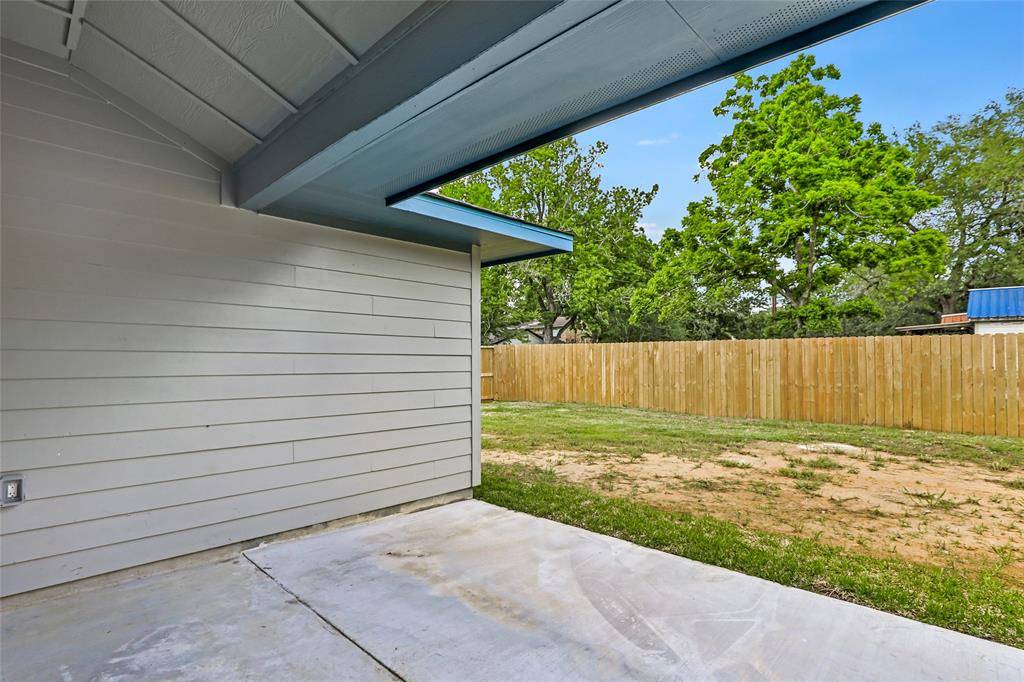 Dayton, TX 77535,1109 N Main St