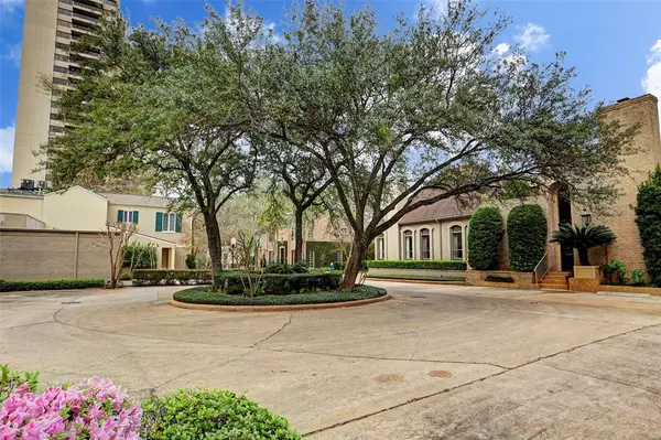 Houston, TX 77027,10 S Briar Hollow Lane Unit 31