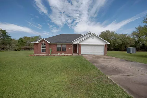 17704 Mcdonald RD, Alvin, TX 77511