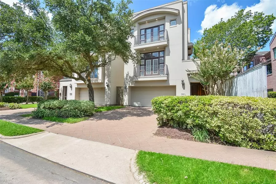 2218 Nantucket DR, Houston, TX 77057