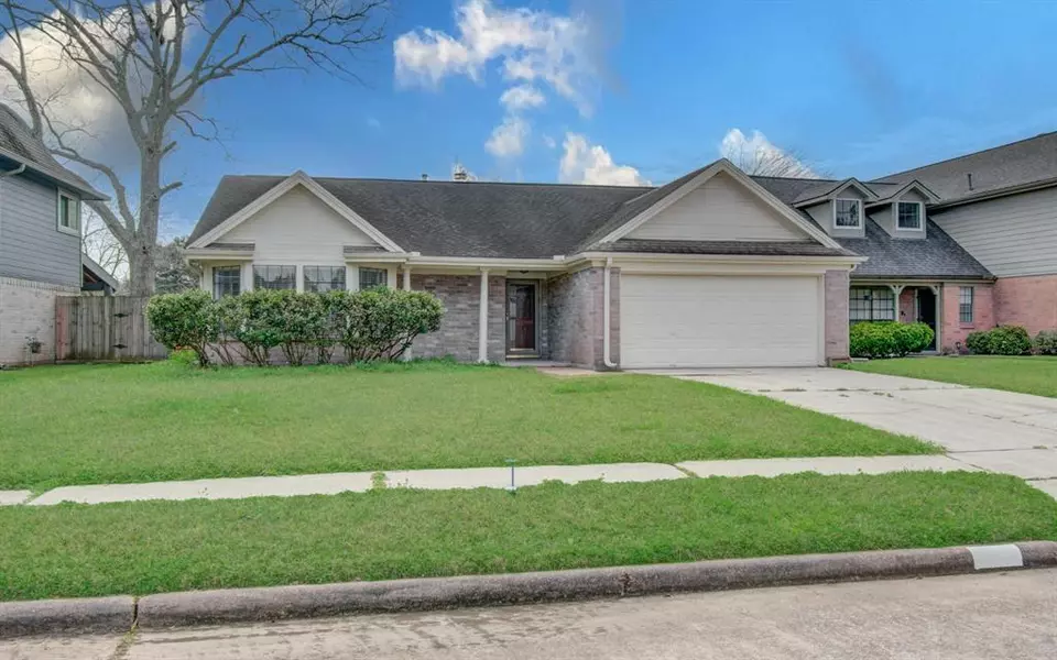 802 Apple LN, League City, TX 77573