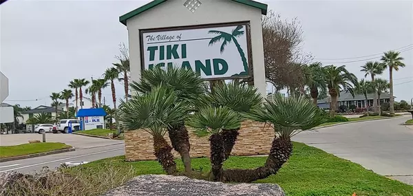 500 Tiki DR #107, Tiki Island, TX 77554