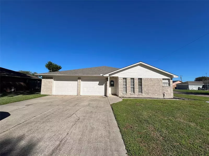 404 28th Avenue N, Texas City, TX 77590