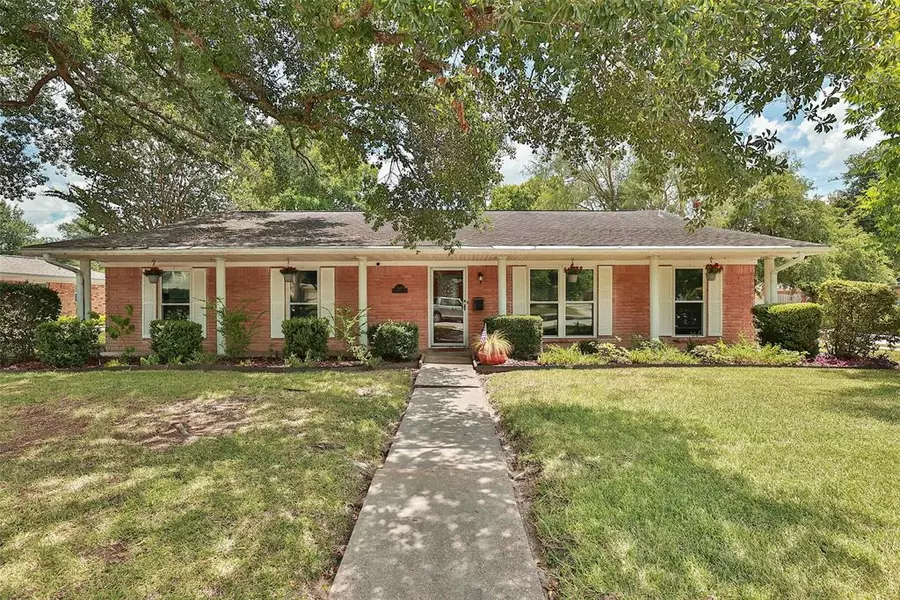 5447 Yarwell DR, Houston, TX 77096