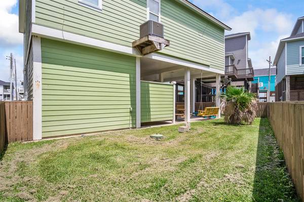 Crystal Beach, TX 77650,907 Tidelands DR