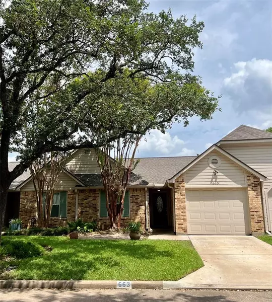 663 E Country Grove CIR, Pearland, TX 77584