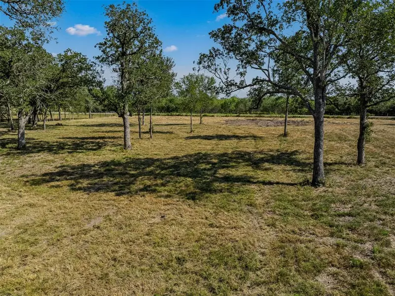 8209 Three Mile RD, Flatonia, TX 78941