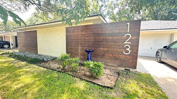 123 Azalea ST, Sugar Land, TX 77478