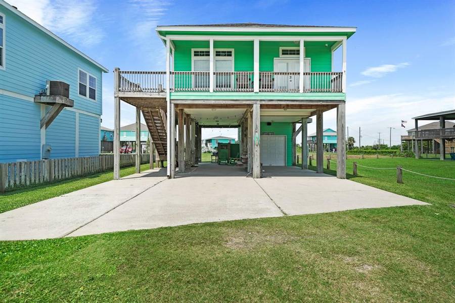 971 Driftwood DR, Crystal Beach, TX 77650