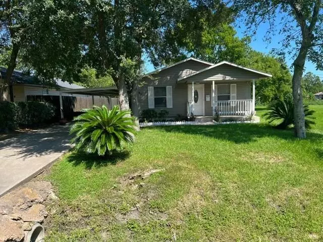 621 S 5th ST, La Porte, TX 77571