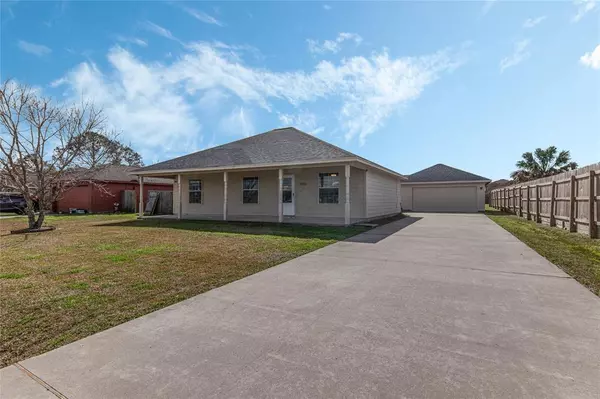 3033 Jefferson DR, La Marque, TX 77568