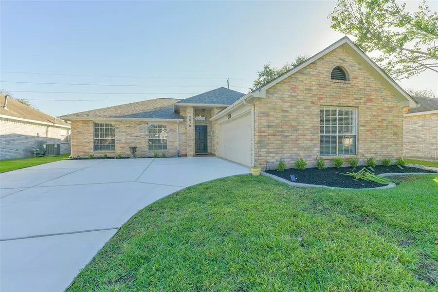 2630 S Peach Hollow CIR, Pearland, TX 77584