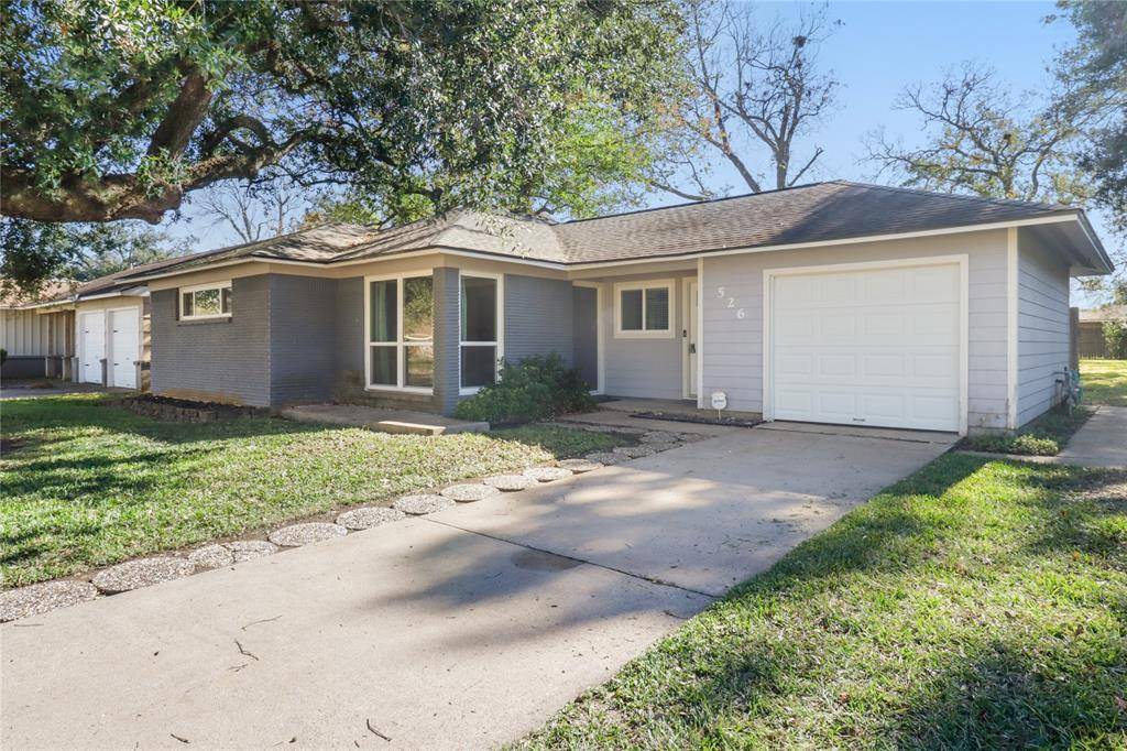 526 Wisteria, Lake Jackson, TX 77566