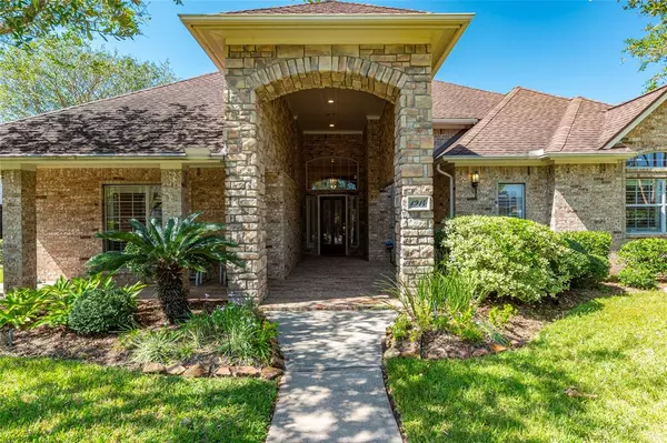 1914 Sandy Lake DR, Friendswood, TX 77546