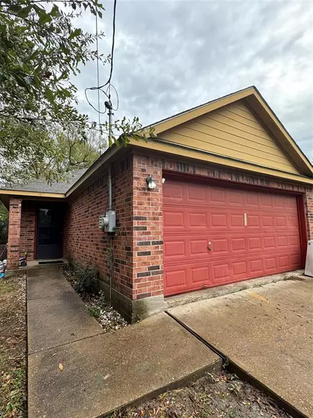 634 Avenue H, Huntsville, TX 77320