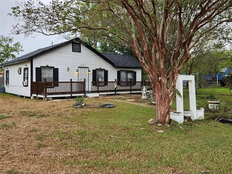 301 N Avenue D, Freeport, TX 77541