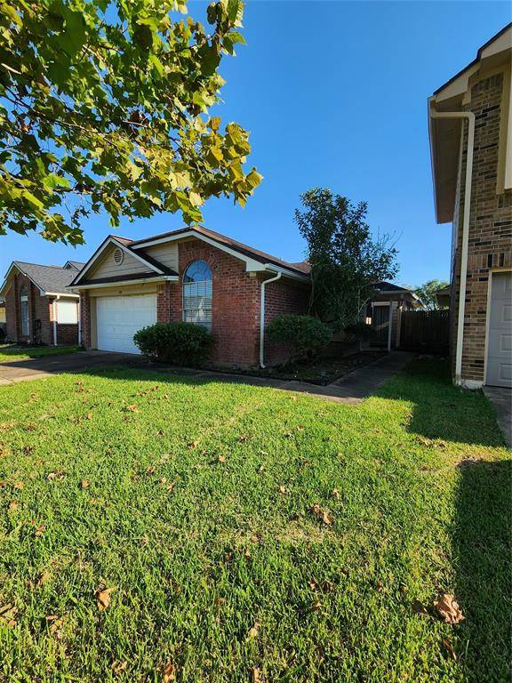 66 Avocado CT,  Lake Jackson,  TX 77566