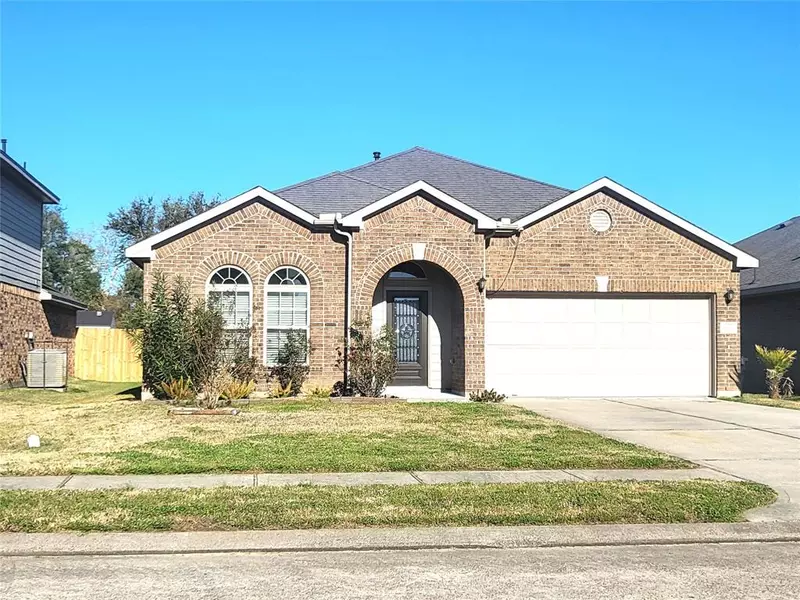 310 Gulf Winds DR, Bacliff, TX 77518