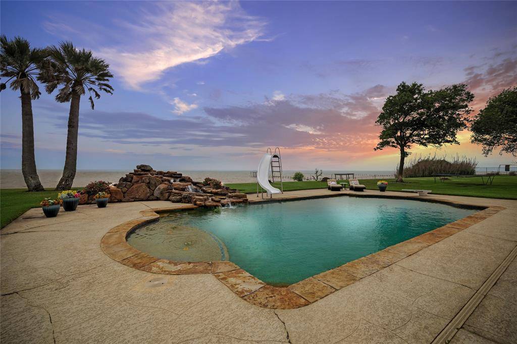 11212 Cedar Gully RD, Beach City, TX 77523