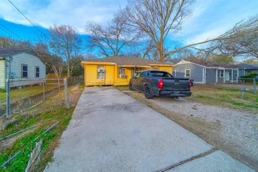 5241 Higgins ST, Houston, TX 77033