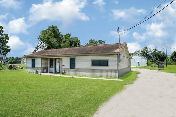 4823/4815 N Main ST, Baytown, TX 77521