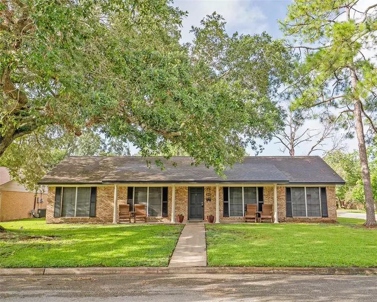 4000 Crescent DR, Bay City, TX 77414