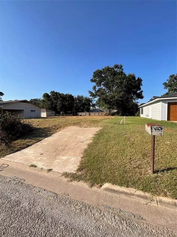 Liberty, TX 77575,2521 Maple AVE