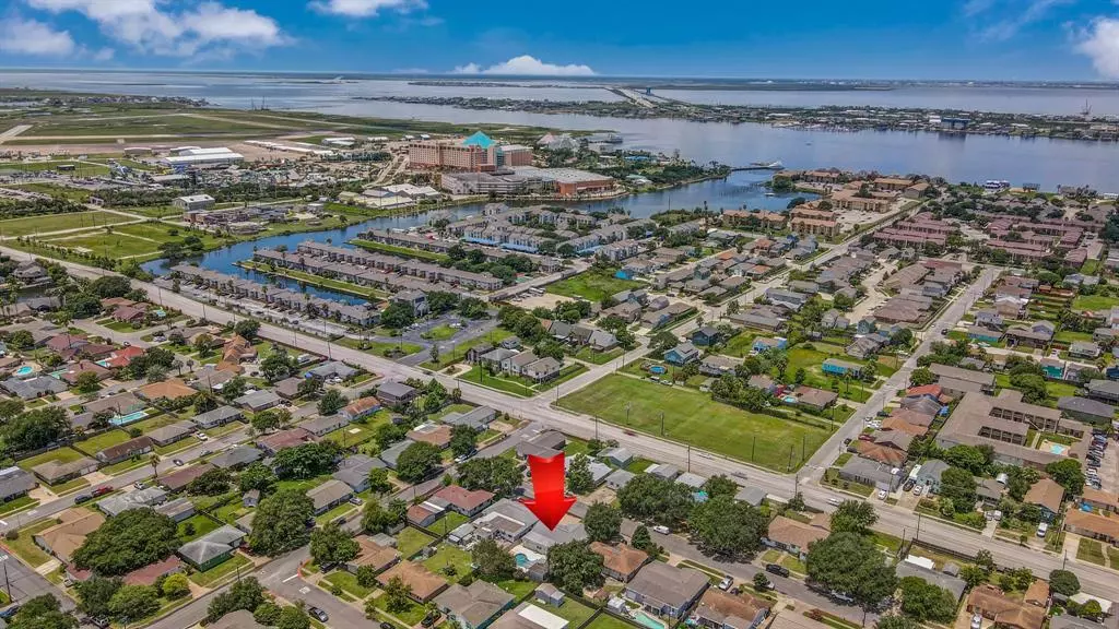 7209 Sycamore DR, Galveston, TX 77551