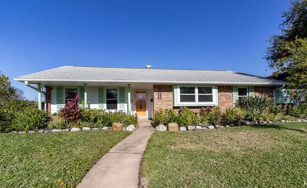 38 Willow LN, Galveston, TX 77551