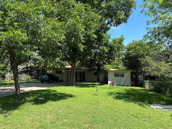 La Grange, TX 78945,326 E Live Oak ST