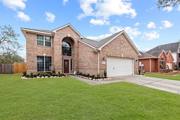 405 Colebrook LN, Dickinson, TX 77539