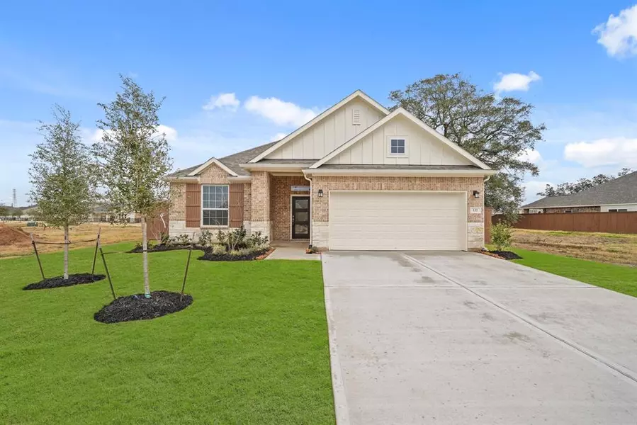 127 Water Grass TRL, Clute, TX 77531