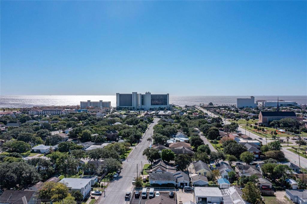 5205 Avenue R 1/2, Galveston, TX 77551