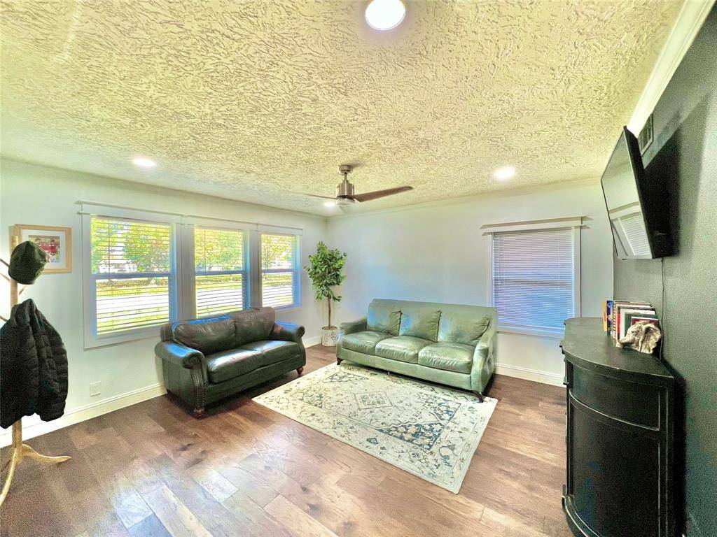 Houston, TX 77092,4913 W 43rd ST