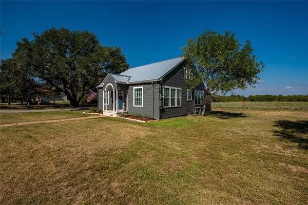 Ellinger, TX 78938,801 Bradbury ST