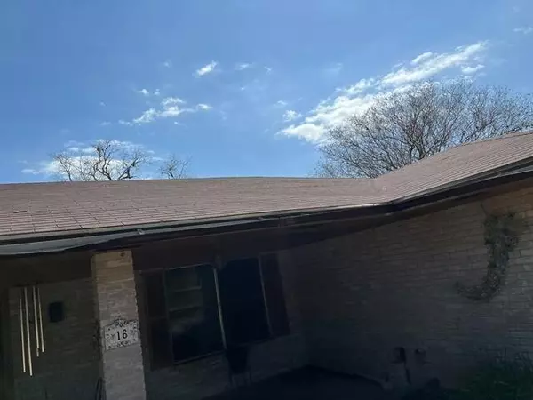 Beeville, TX 78102,16 Encino Loma