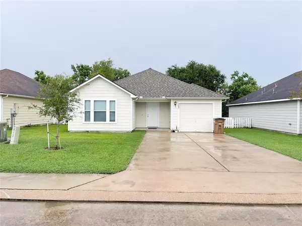 5007 Abbie LN,  Dickinson,  TX 77539