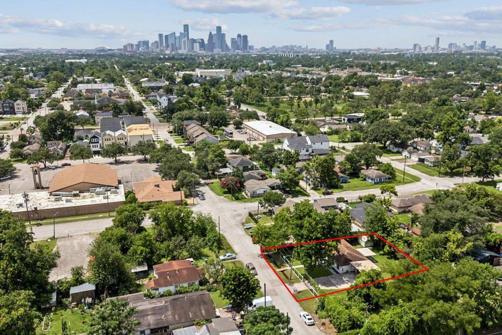 Houston, TX 77009,5009 Cochran ST