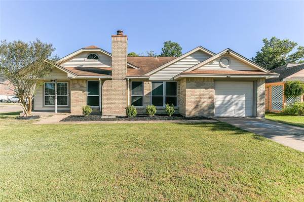 8703 Lazy Brook LN, La Porte, TX 77571