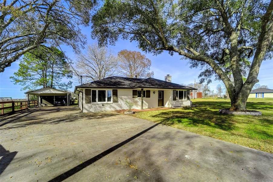 3851 County Road 155, Alvin, TX 77511