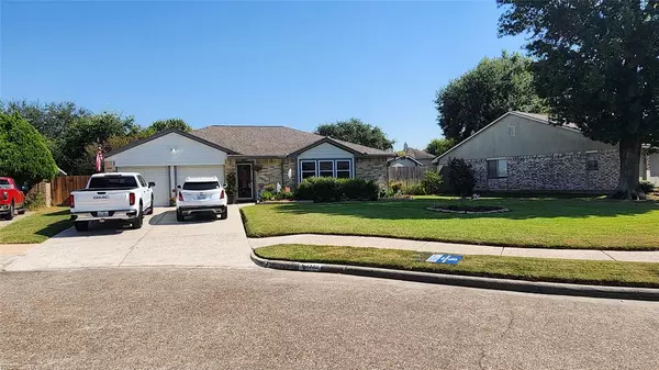 7706 Beaver Bend CT, Baytown, TX 77521