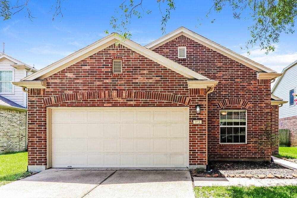 903 Butterfly LN, Rosenberg, TX 77469