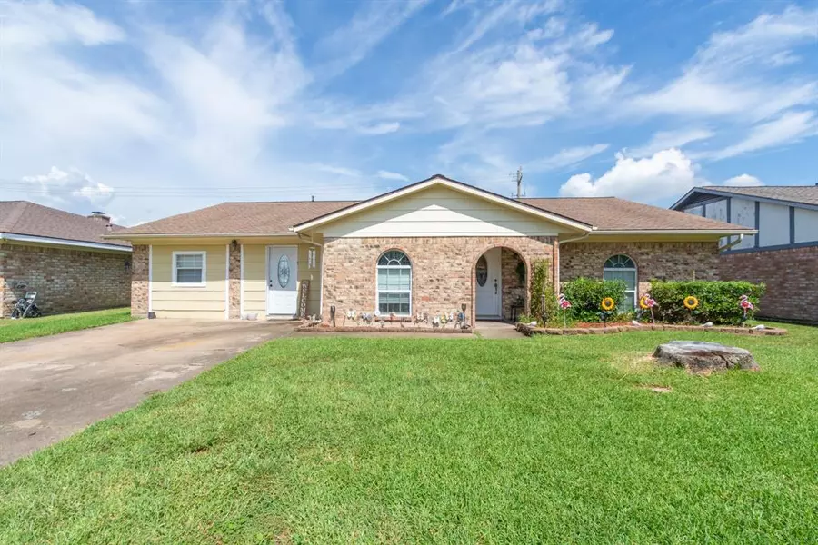 2521 Tyler LN, Deer Park, TX 77536