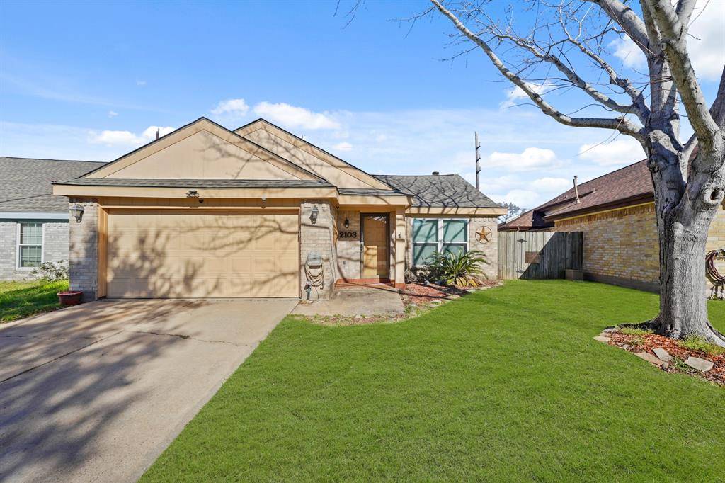 2103 Highland Hills DR, Sugar Land, TX 77478