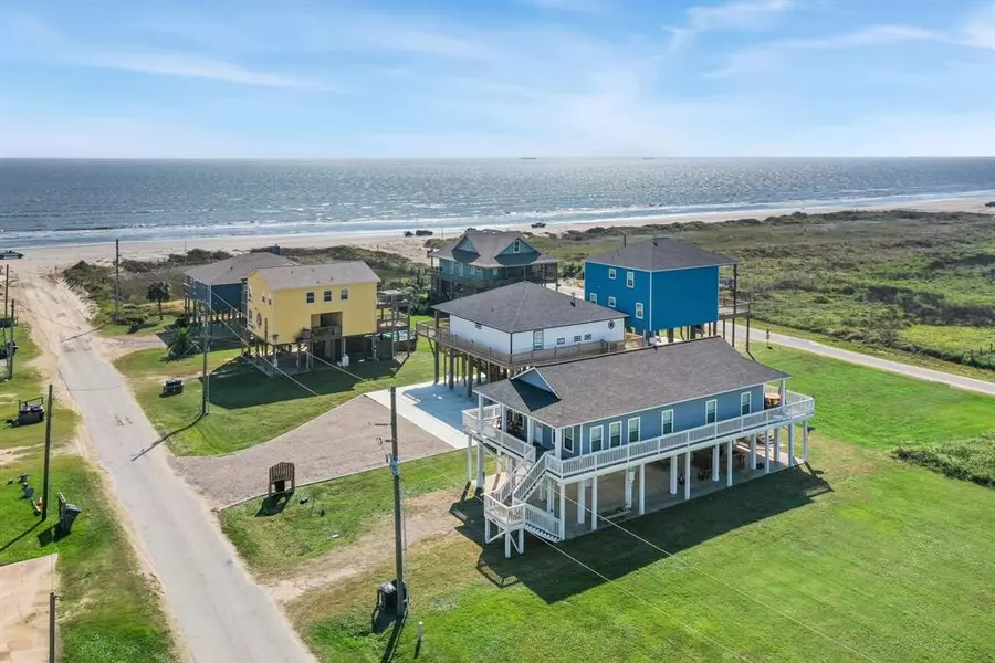 847 S Tinkle LN, Crystal Beach, TX 77650