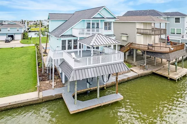 1322 Outrigger, Tiki Island, TX 77554