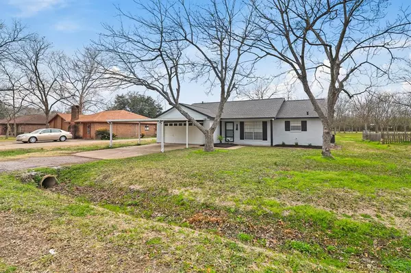 Highlands, TX 77562,414 Julie LN