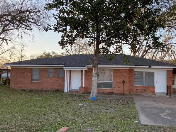 1105 Alice ST, Sweeny, TX 77480